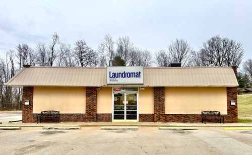 407 S Park Dr, Huntingburg, IN, 47542-9093 | Card Image