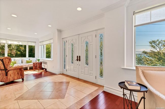 34 Boulevard, House other with 8 bedrooms, 4 bathrooms and null parking in Malba NY | Image 4