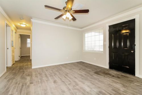 800 Plaza Dr, Moore, OK, 73160-2455 | Card Image