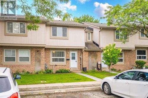647 Woodward Ave, Milton, ON, L9T3K4 | Card Image
