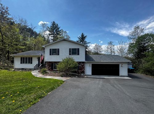 131 Pine Cir, Bennington, VT, 05201-2720 | Card Image