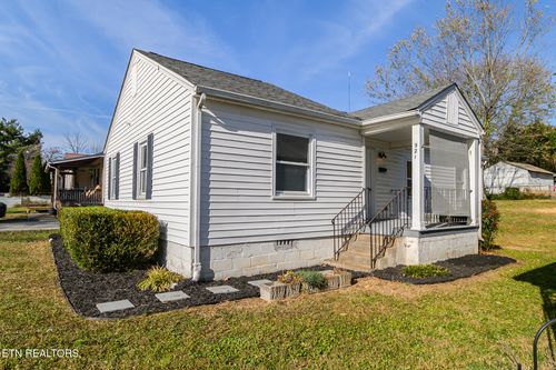 921 Shamrock Ave, Knoxville, TN, 37917-4345 | Card Image
