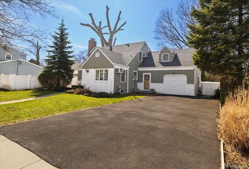 11 Maple St, Malverne, NY, 11565-1311 | Card Image