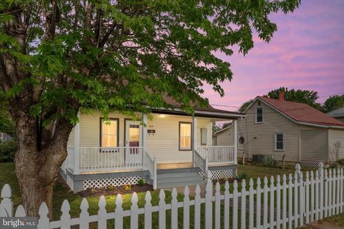 325 Ritenour St, FRONT ROYAL, VA, 22630-3035 | Card Image