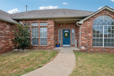 11268 S 275th Avenue E, House other with 3 bedrooms, 2 bathrooms and null parking in Coweta OK | Image 2