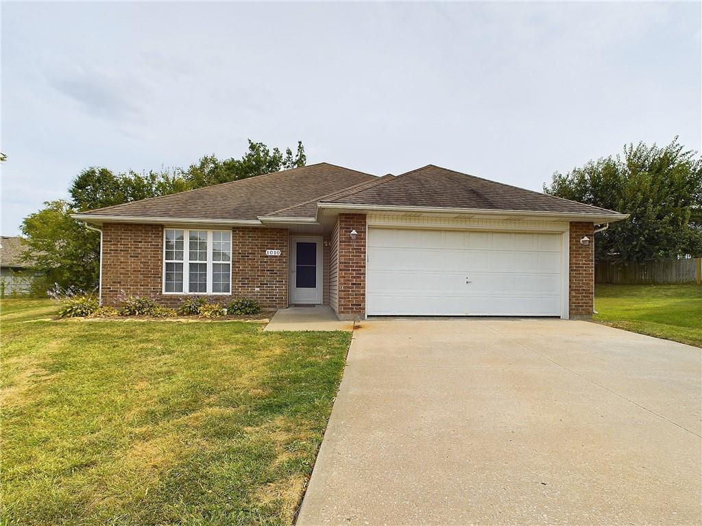 Chelsea Ct, Warrensburg, MO 64093