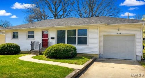 1090 Lindsay Ln, Florissant, MO, 63031-4105 | Card Image