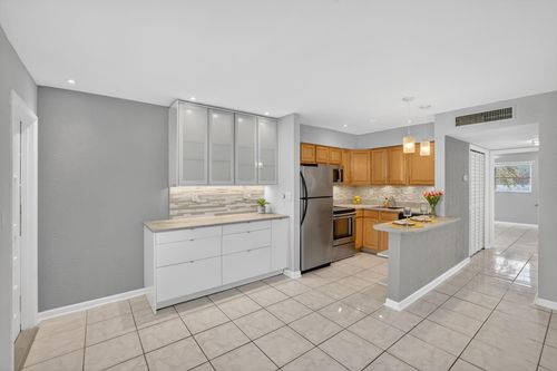 apt-77-4051 Ne 13th Ave, Oakland Park, FL, 33334-4644 | Card Image