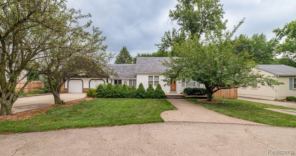 Hubbard St, Livonia, MI 48152