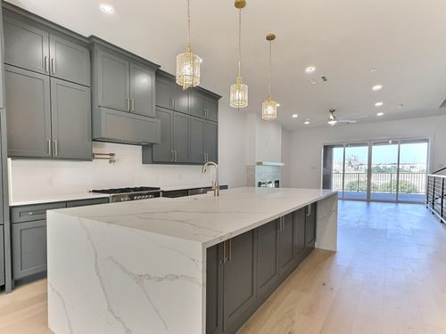 404 Vista Buena Trl, Fort Worth, TX, 76111-1131 | Card Image