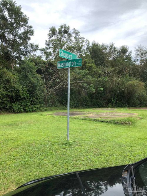 709 Sheppard St, Cantonment, FL, 32533-1529 | Card Image
