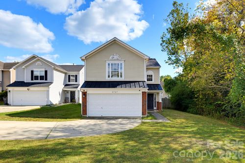 2727 N Valley Ct, Charlotte, NC, 28273-3468 | Card Image