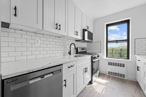 5-f-37-26 87th St, Jackson Heights, NY, 11372-7512 | Card Image