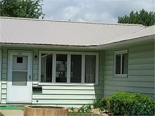 311 2nd St Ne, Orange City, IA, 51041-2115 | Card Image