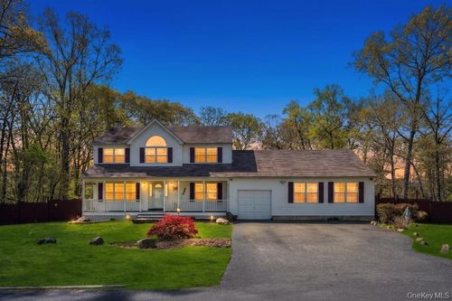 32 Prince Road, Brookhaven, NY, 11778 | Card Image