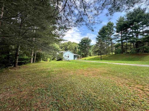 12 Hurley Ln, Bennington, VT, 05201-8875 | Card Image