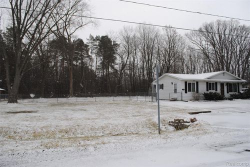 2121 Bramblewood Dr, Burton, MI, 48519-1191 | Card Image