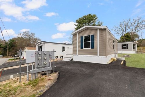 27 Foxtrot Dr, Charlestown, RI, 02813-3309 | Card Image