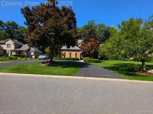 5555 Bentwood Ln, Commerce Township, MI, 48382-4834 | Card Image
