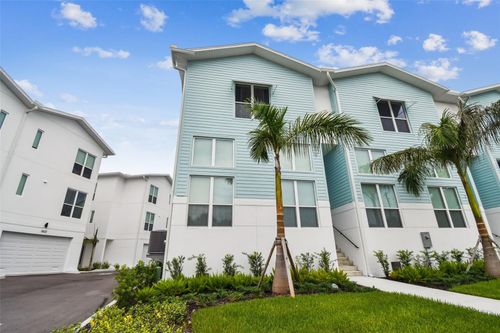 3840 Pompano Dr Se, ST PETERSBURG, FL, 33705-4028 | Card Image