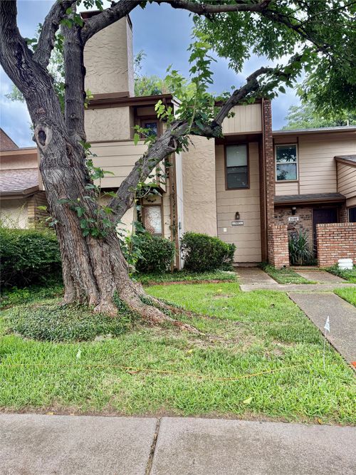 2010 Westkendal Ln, Arlington, TX, 76015-1145 | Card Image