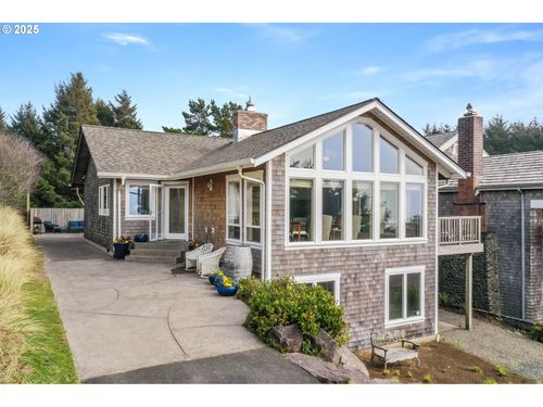 723 Oak St, Cannon Beach, OR, 97110-3134 | Card Image