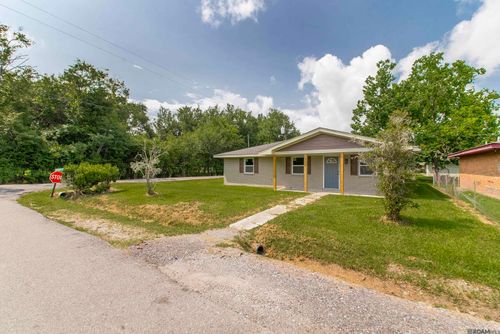 210 Sparrow St, Labadieville, LA, 70372-2058 | Card Image
