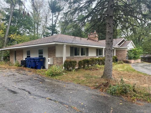 240 Applewood Ln, Bloomfield Township, MI, 48302-1100 | Card Image