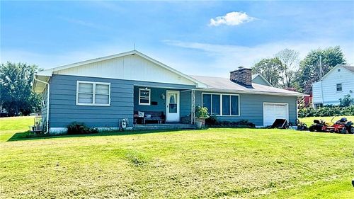 105 E Peery St, Albany, MO, 64402-1363 | Card Image
