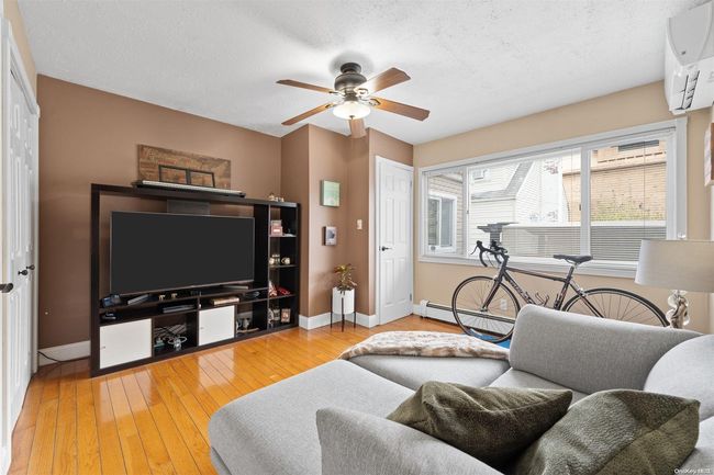 49-44 167 Th St, House other with 4 bedrooms, 3 bathrooms and null parking in Fresh Meadows NY | Image 19