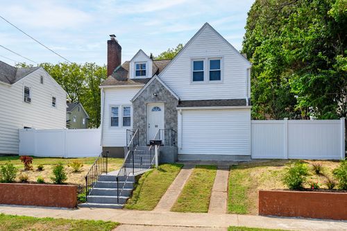 99 Carnegie Ave, Bridgeport, CT, 06610-2511 | Card Image