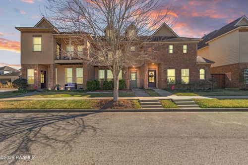 102 Stonehurst Dr, Youngsville, LA, 70592-5770 | Card Image