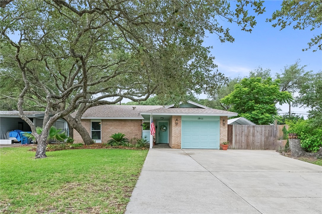 Glass Ave, Rockport, TX 78382