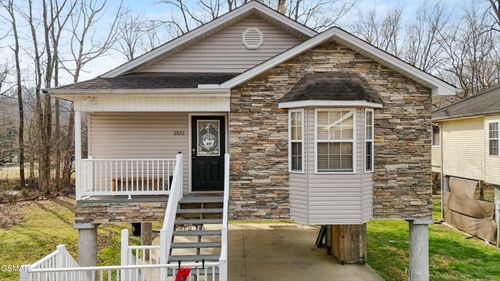 2032 Slippery Rock Cir, Sevierville, TN, 37862-2769 | Card Image