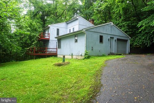 30 Fitzhugh Ln, Falling Waters, WV, 25419-7064 | Card Image