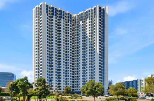 apt-717-6363 Christie Ave, Emeryville, CA, 94608-1995 | Card Image