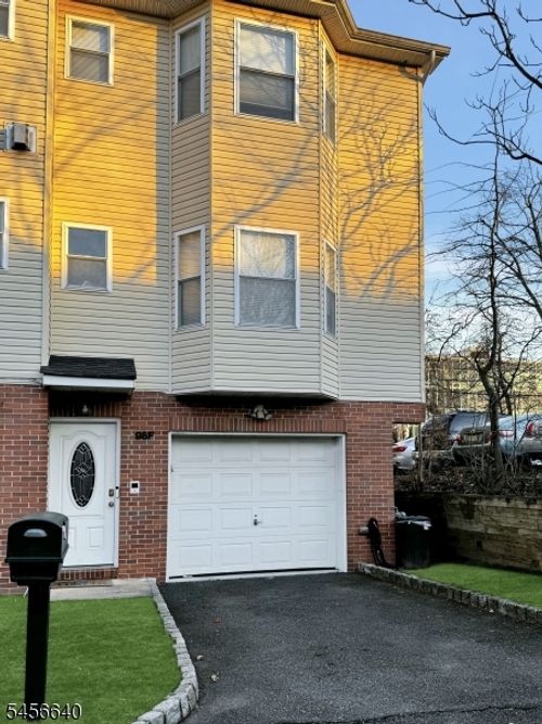 f-98 Hillyer St, Orange, NJ, 07050-4027 | Card Image