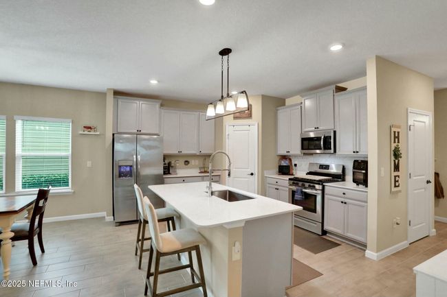 3922 Cloverdale Ct, House other with 3 bedrooms, 2 bathrooms and null parking in MIDDLEBURG FL | Image 9