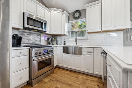 45 Meadow Ct, Manorville, NY, 11949-2917 | Card Image