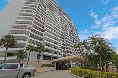 1920 - 2500 Parkview Dr, Condo with 2 bedrooms, 2 bathrooms and null parking in Hallandale Beach FL | Image 3