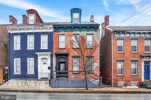 104 E College Ave, YORK, PA, 17401-5517 | Card Image