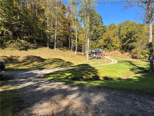 98 Coco Rd, Elkview, WV, 25071-9537 | Card Image
