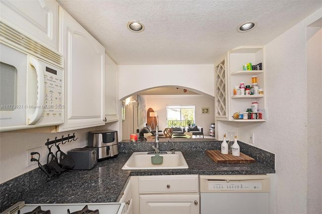 APT-227 - 6709 N Kendall Dr, Condo with 2 bedrooms, 2 bathrooms and null parking in Pinecrest FL | Image 9