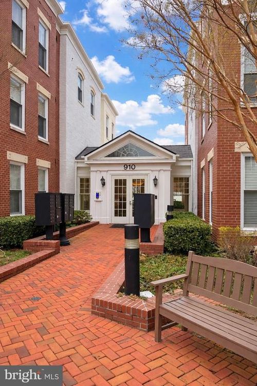 304s-910 Powhatan St, ALEXANDRIA, VA, 22314-1866 | Card Image