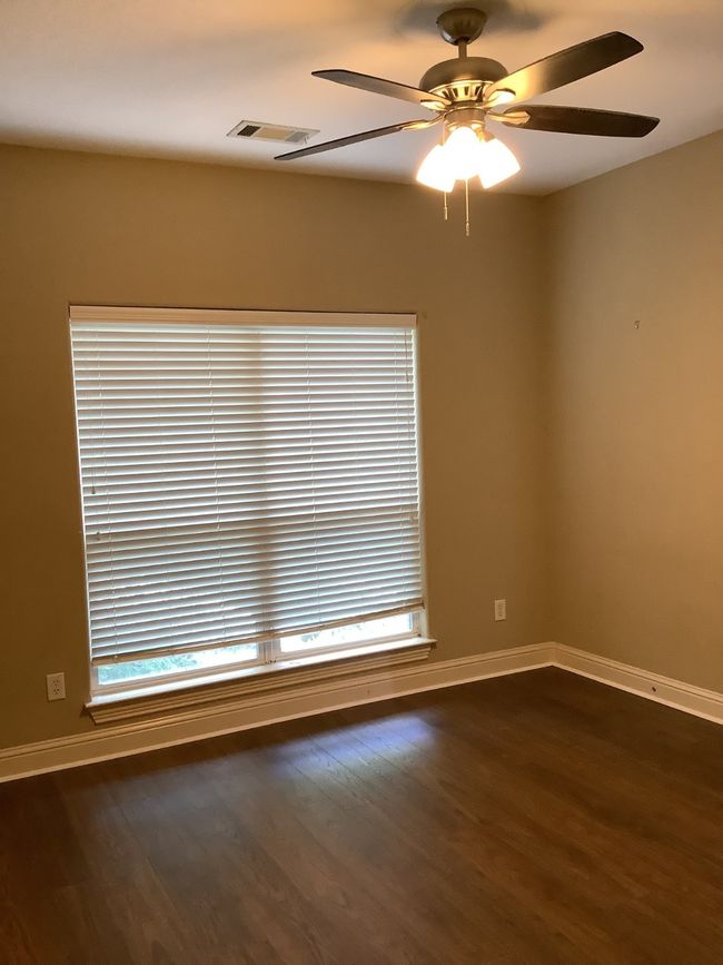 Unfurnished room featuring dark wood-style floors and a ceiling fan | Image 8