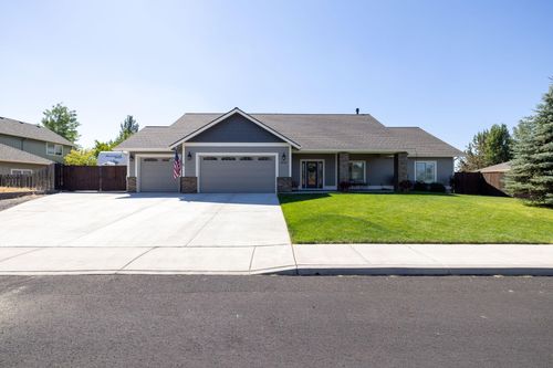 3776 Sw Wickiup Pl, Redmond, OR, 97756-8324 | Card Image