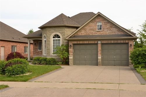 18 Anderson Crt, Ancaster, ON, L9G4Z7 | Card Image