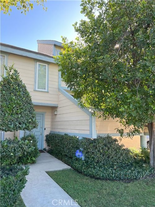 e- Independence Avenue, Chatsworth, CA, 91311 | Card Image