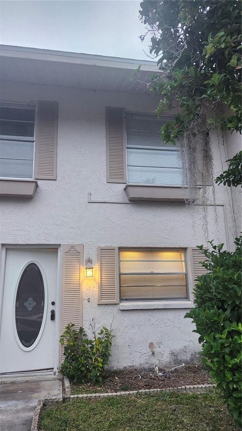 11710 Wesson Cir W, TAMPA, FL, 33618-3523 | Card Image