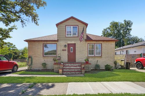 19740 Broadacres St, Clinton Township, MI, 48035-3913 | Card Image